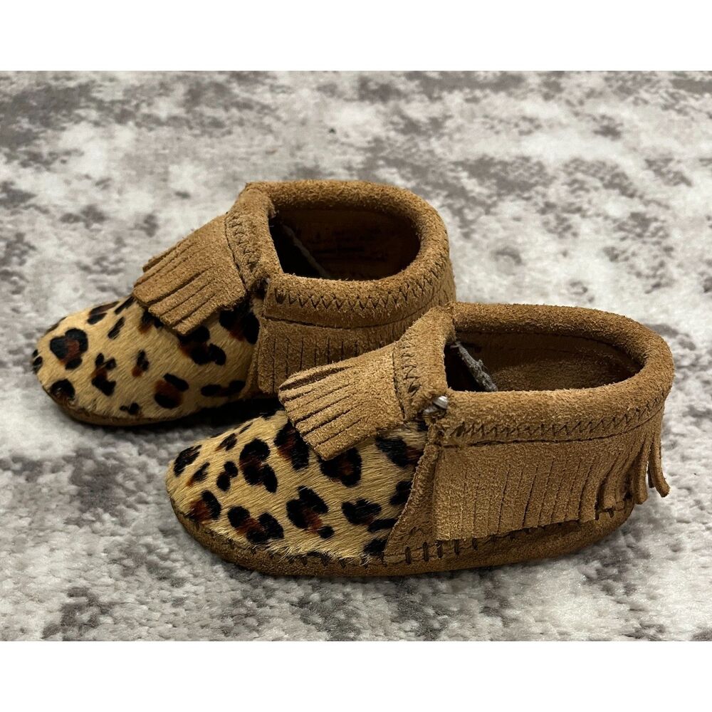 Minnetonka Leopard Riley Baby Fringe Moccasin Bootie Suede Sz 4